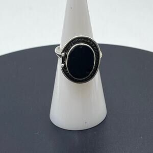 Vintage Designer Signed Mexico Sterling Silver Black Stone Oval‎ Ring Size 6.75